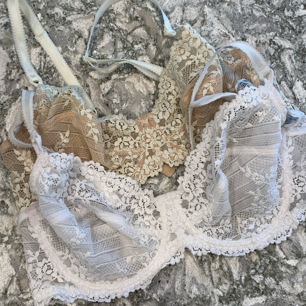 SOLD: Wacoal embrace lace underwire bras 36C